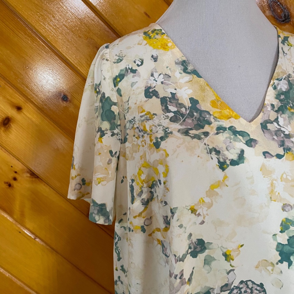 A New Day NWT Women's Watercolor Floral Print V Neck Short Sleeve Ruffle M